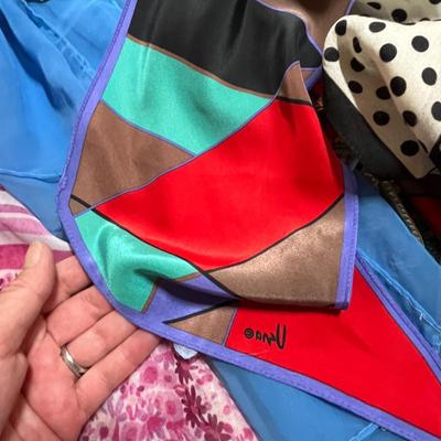 Lot 504 Large lot of scarves