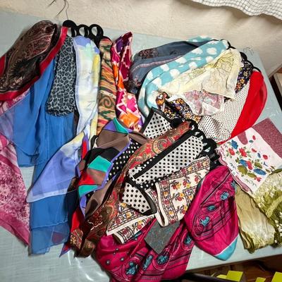 Lot 504 Large lot of scarves