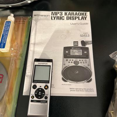 EMERSON MP3 KARAOKE MACHINE, MANY STEREO/ELECTRONIC CABLES & 2 CD CARRY CASES