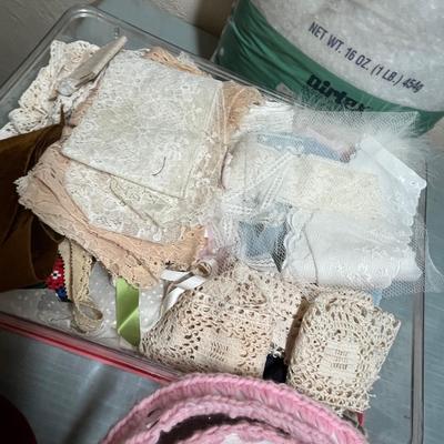 Lot 508 Sewing items