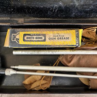 CLAY PIGEON THROWER AND GUN CLEANING KIT