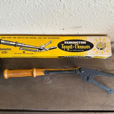 CLAY PIGEON THROWER AND GUN CLEANING KIT