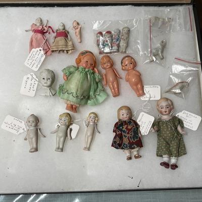 Lot 512 Lot of bisque dolls
