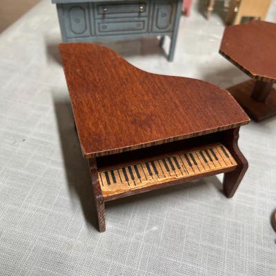 Lot 523 Wood doll furniture