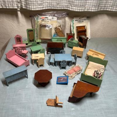 Lot 523 Wood doll furniture