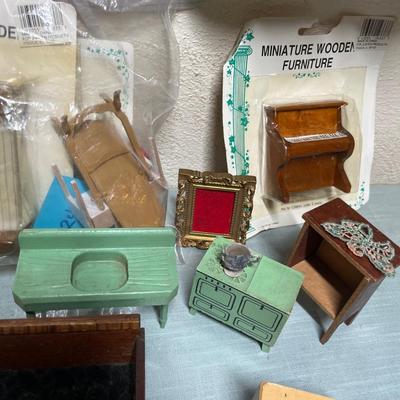 Lot 523 Wood doll furniture