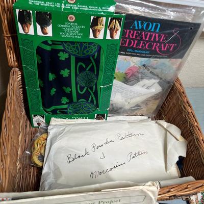 Lot 525 Sewing items