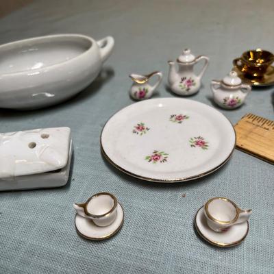 Lot 529 Miniature Tea Sets