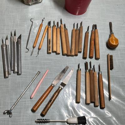 Lot 544 Paint brushes and tools