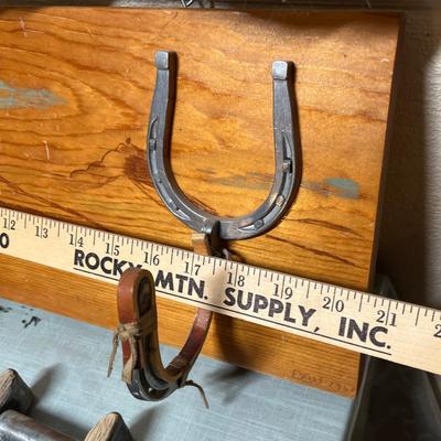 Lot 549 Western Decor