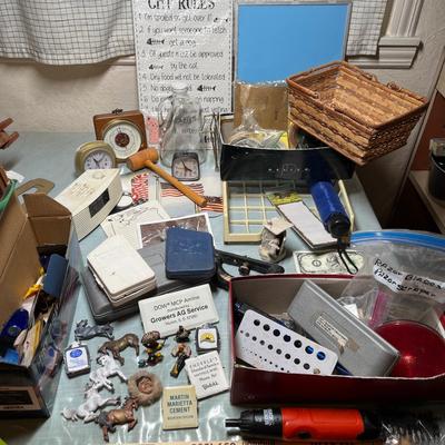 Lot 553 Large lot of household