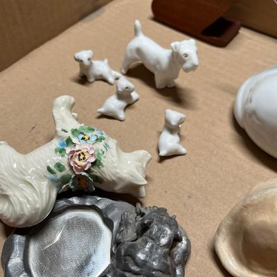 Lot 554 Lot of miniature decor