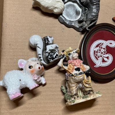 Lot 554 Lot of miniature decor