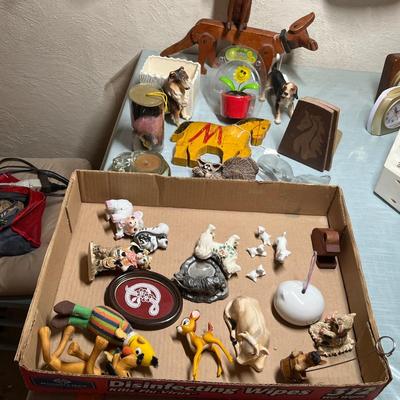 Lot 554 Lot of miniature decor