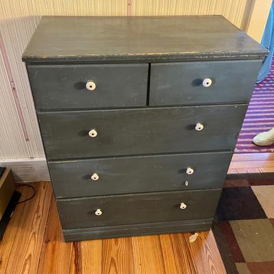 Lot 574 Chest of drawers