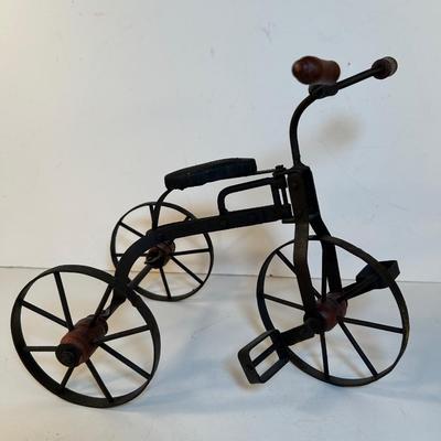 Lot 177. Cute Home Decor