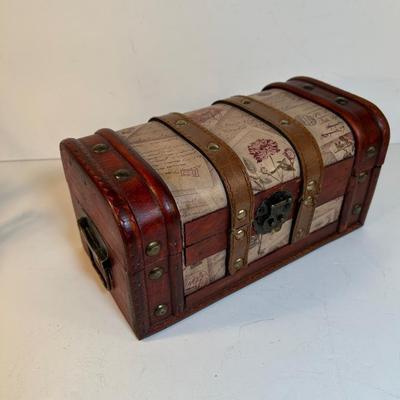 Lot 177. Cute Home Decor