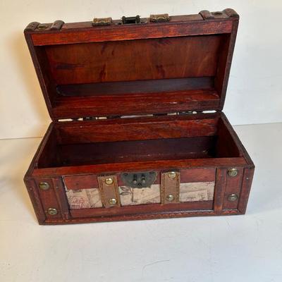 Lot 177. Cute Home Decor