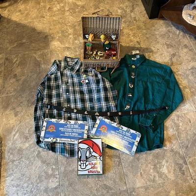 NEW LOONEY TUNES SHIRTS (MED) LEATHER BELT, 2 PLATE FRAMES, CLIPS AND CARD REGISTER
