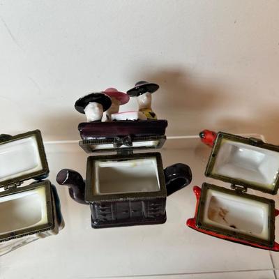 Lot 189. Assorted Small Boxes
