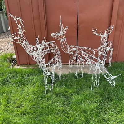 5 LIT REINDEER YARD DECORATIONS
