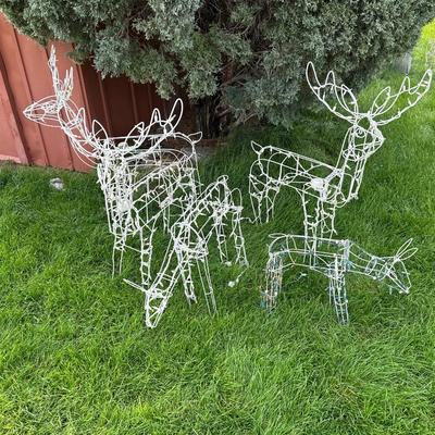 5 LIT REINDEER YARD DECORATIONS