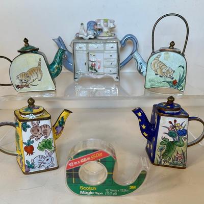 Lot 190. Tiny Tea Pots