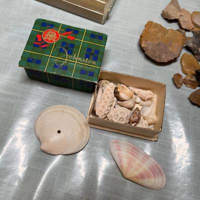 Lot 639 Box of rocks!