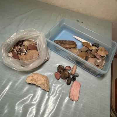 Lot 647 Tub of rocks