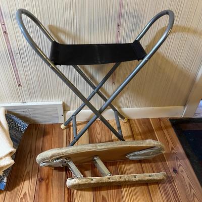 Lot 662 Fold up items