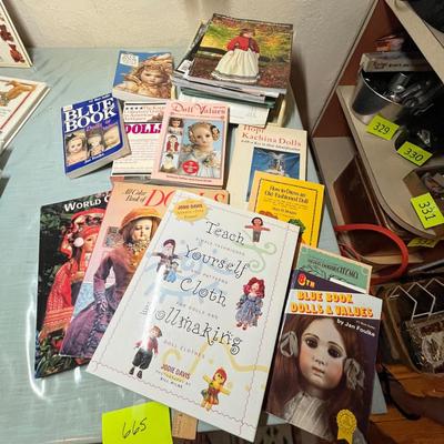 Lot 665 Doll reference books & magazines