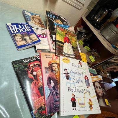 Lot 665 Doll reference books & magazines