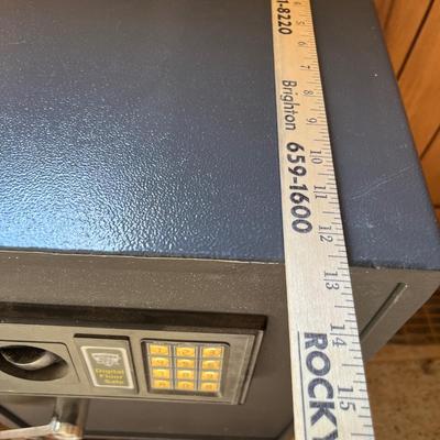 Lot 689 Safe