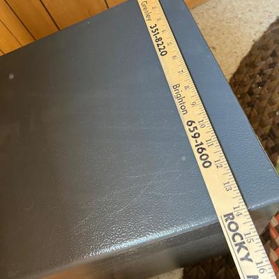 Lot 689 Safe