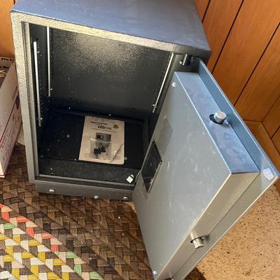 Lot 689 Safe
