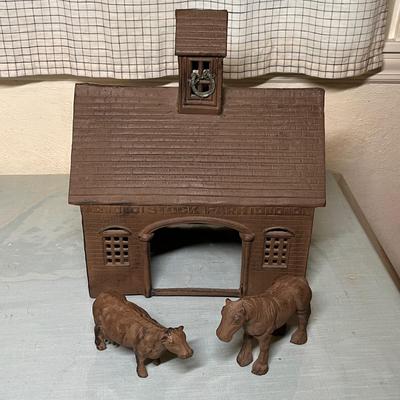 Lot 724 Cast Iron Barn w/ Animals