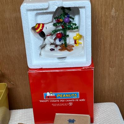 Lot 731 Assorted Christmas decor