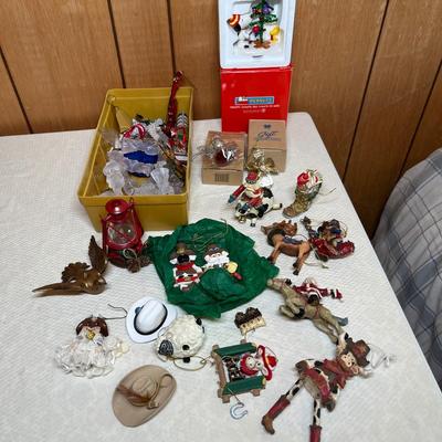 Lot 731 Assorted Christmas decor