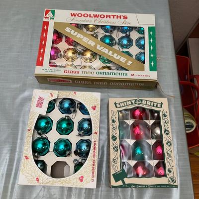 Lot 735 Vintage Christmas ornaments