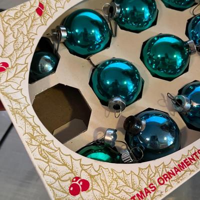 Lot 735 Vintage Christmas ornaments