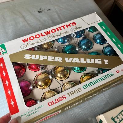 Lot 735 Vintage Christmas ornaments