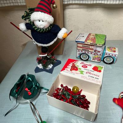 Lot 738 Christmas decor