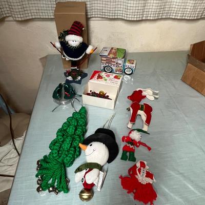 Lot 738 Christmas decor