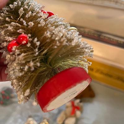 Lot 742 Christmas decor