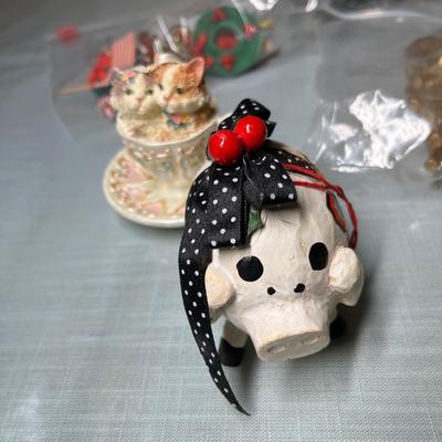 Lot 742 Christmas decor