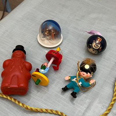 Lot 747 Christmas items