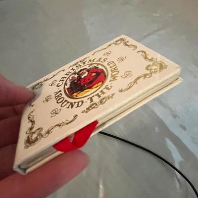 Lot 747 Christmas items