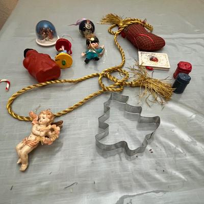 Lot 747 Christmas items