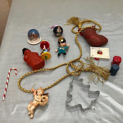 Lot 747 Christmas items