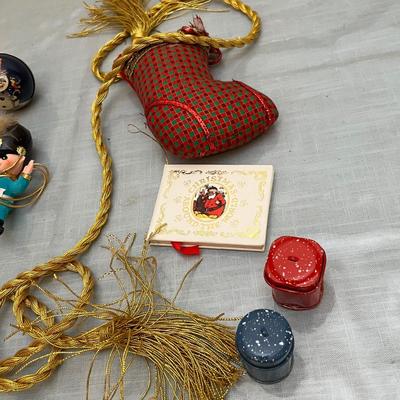 Lot 747 Christmas items